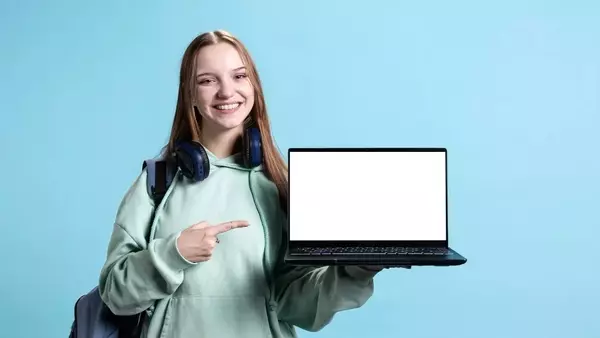 Some Online Business Administration & Management Programs Are Sending Out Laptops