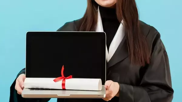 Some Online Computer Science Programs Are Sending Out Laptops