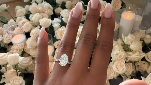 The Allure of Oval Engagement Rings: A Comprehensive Guide