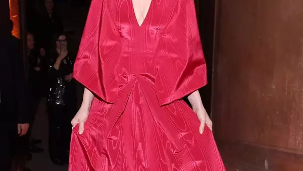 Anne Hathaway Shines at Bvlgari Gala, Echoing 'The Devil Wears Prada 2' Glamour
