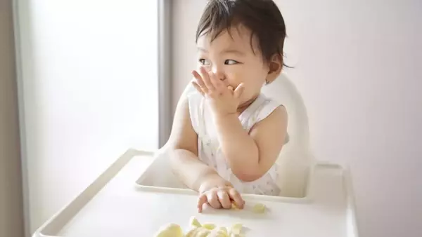 First Solid Foods for Babies Without Teeth