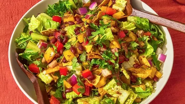 Zesty Black Bean Fajita Salad: A Quick & Healthy Meal