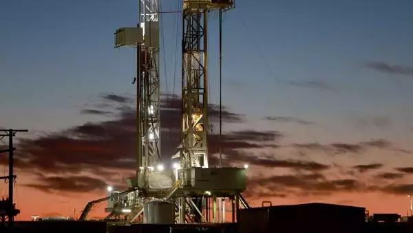Oil Giants Maintain Production Stability Amid Soaring Prices
