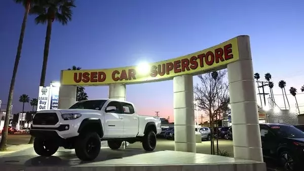 Navigating Car Financing: Dealership vs. Bank Loans