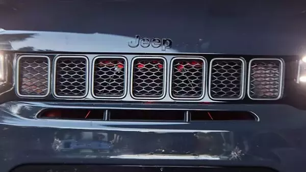 2028 Jeep Grand Cherokee SRT: A Powerful Comeback