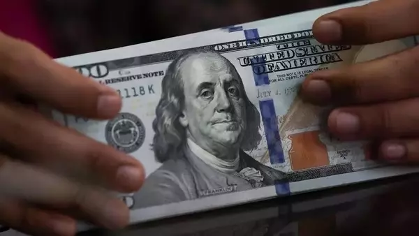 Dollar Declines Amidst Hormuz Deal Optimism, Oil Price Drop