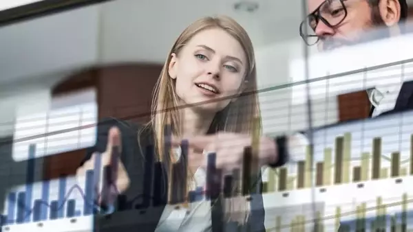 Decoding Berkshire Hathaway's AI Investment: A Deep Dive into Alphabet's Valuation