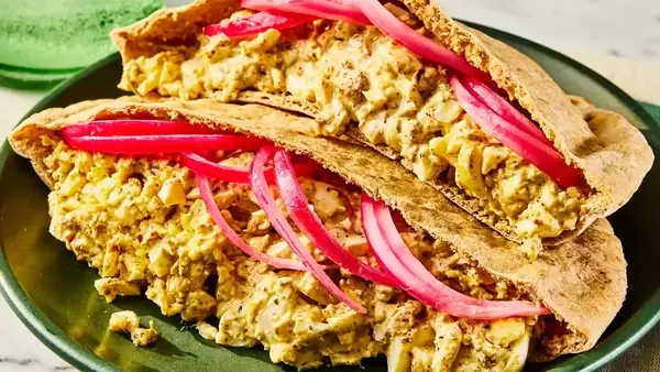 Mediterranean-Inspired Egg Salad Pita: A Quick and Healthy Lunch