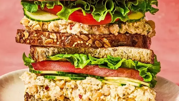 The Ultimate Chickpea and Cucumber Sandwich: A Quick & Healthy Delight