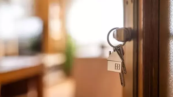 New Home Sales Decline in April Amidst Surging Median Prices