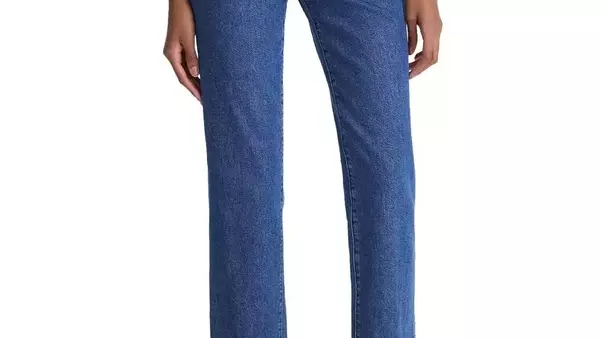 Essential Cropped Jeans for Summer Style