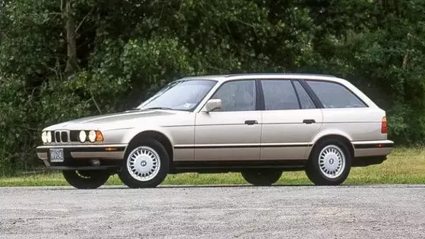 1993 BMW 525i Touring: A Detailed Retrospective