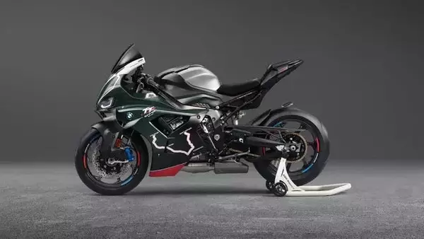 BMW M1000 RR Isle of Man Edition Honors Legendary Race