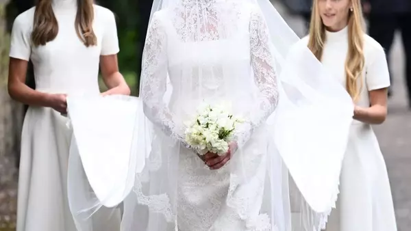 Harriet Sperling & Peter Phillips' Elegant Countryside Wedding