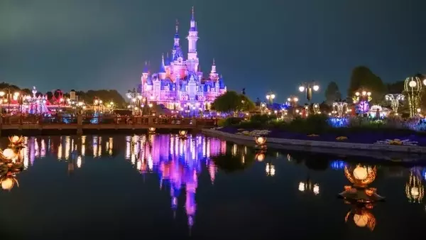 Disney's Stock Dilemma: Tempting Decline vs. Economic Headwinds
