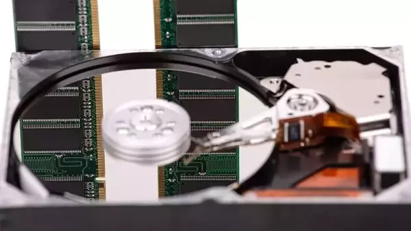 Seagate Faces Valuation Concerns Amidst Strong Memory Chip Competition
