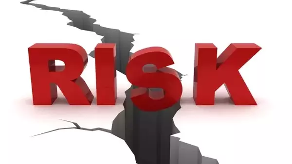 Navigating Market Volatility: A Fusion Approach to Investment