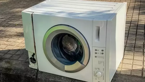 Whirlpool Corporation Faces Sector Instability, Rating Downgrade Due to Slowing Sales and Market Volatility