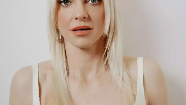 Anna Faris Reflects on 'Scary Movie' Success and Hollywood Journey