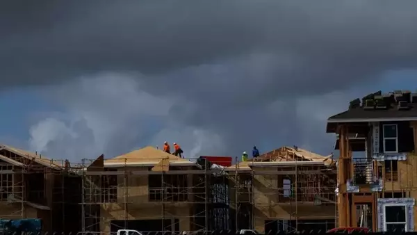 US Housing Starts Plummet Amid Rising Costs, Inflation Surges