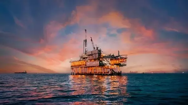 Oil Market Dynamics: Understanding Midstream Investment Strategies Amidst Price Volatility