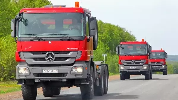 Daimler Truck's Valuation: Overlooking Risks and ZEV Adoption Challenges
