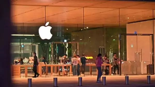 Apple's Resilience and AI Strategy Amidst Valuation Concerns