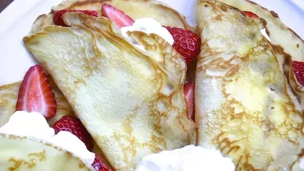 Strawberry and Cream Crepes: A Delightful Brunch Experience