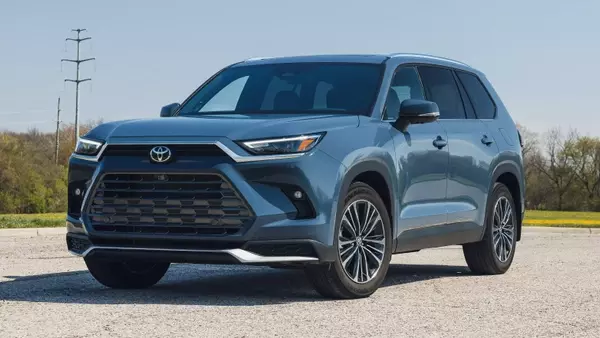 Toyota Grand Highlander: A Comprehensive Photo Gallery of the Spacious Hybrid SUV