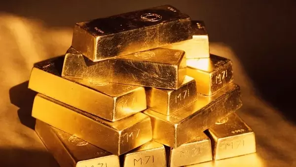 Gold Market Downturn: Opportunities in Top Gold Stocks/ETFs