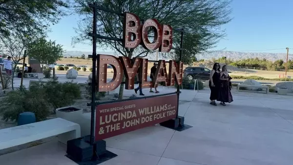 Bob Dylan's Enigmatic Desert Performance: A Review