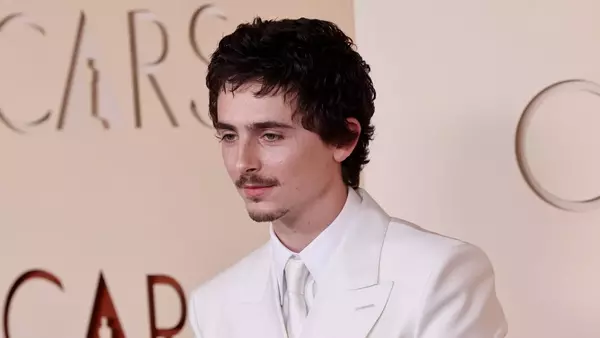 Timothée Chalamet and Selena Gomez to Star in Illumination's 'Not Alone'