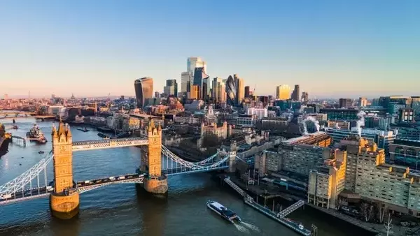 Navigating UK Political Instability: An Analysis of the iShares MSCI United Kingdom ETF (EWU)