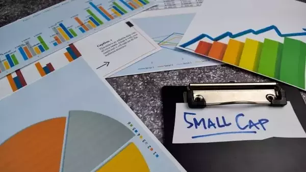 Small-Cap Stocks Outperform Tech Giants Amid Broadening Market Growth