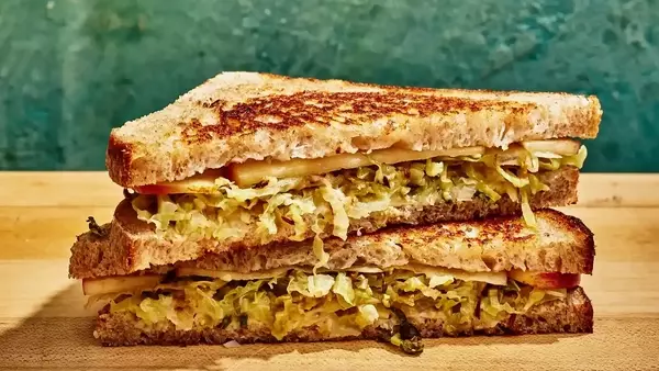Nourishing Lunches: Gut-Healthy Sandwiches & Wraps