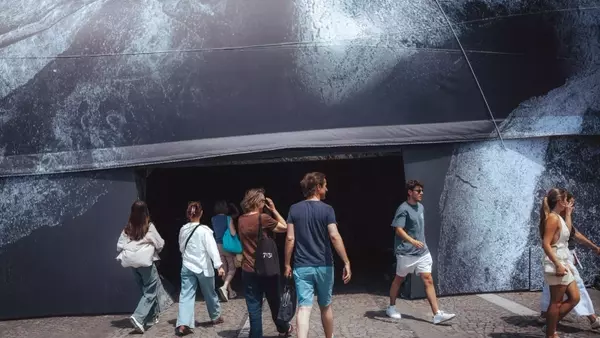 Pont Neuf Transformed into "La Caverne du Pont Neuf"